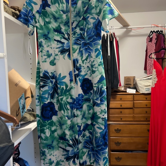 Calvin Klein Cold Shoulder BodyCon Dress - Picture 4 of 5